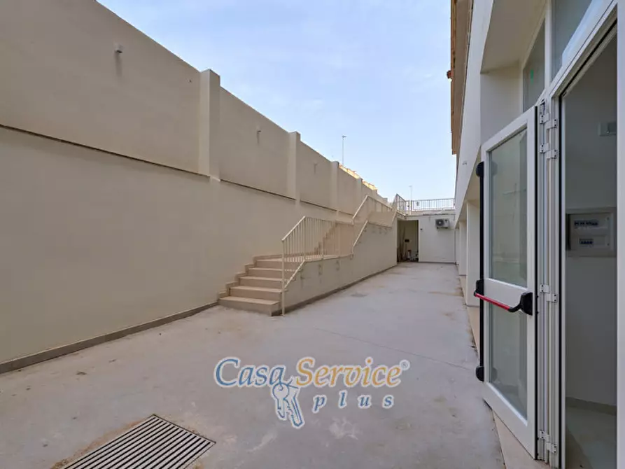 Immagine 61 di Ufficio in vendita  in Via Grazia Deledda a Gallipoli