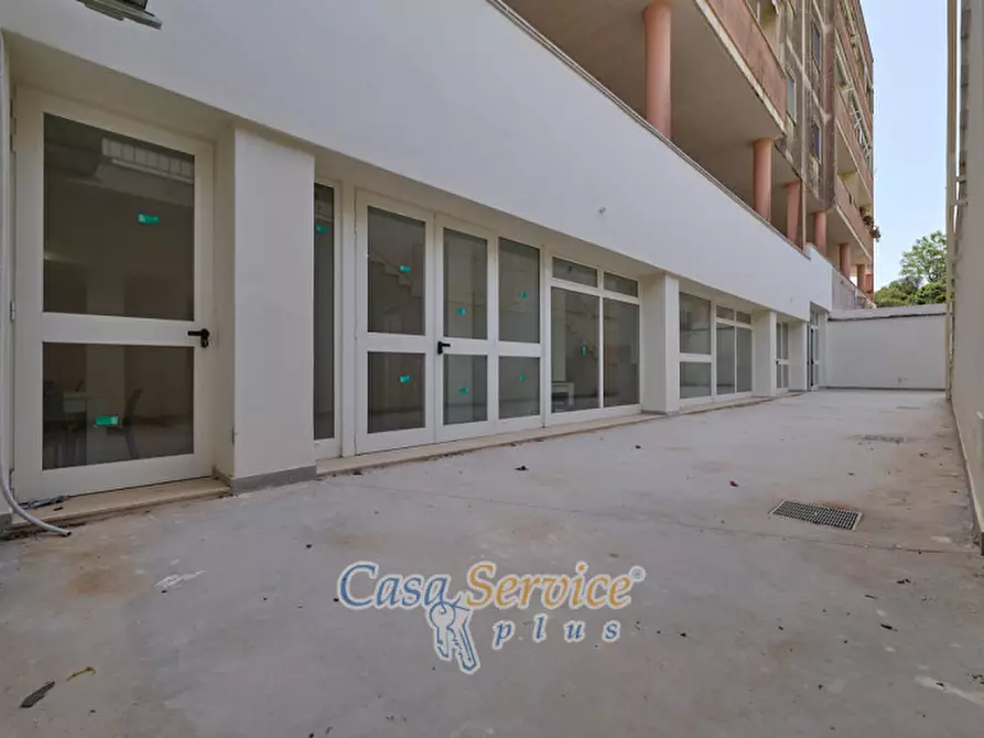 Immagine 64 di Ufficio in vendita  in Via Grazia Deledda a Gallipoli
