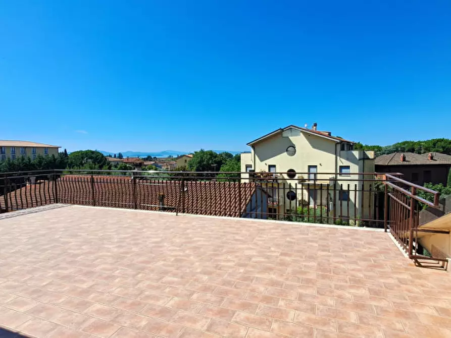 Immagine 2 di Attico in vendita  a Passignano Sul Trasimeno
