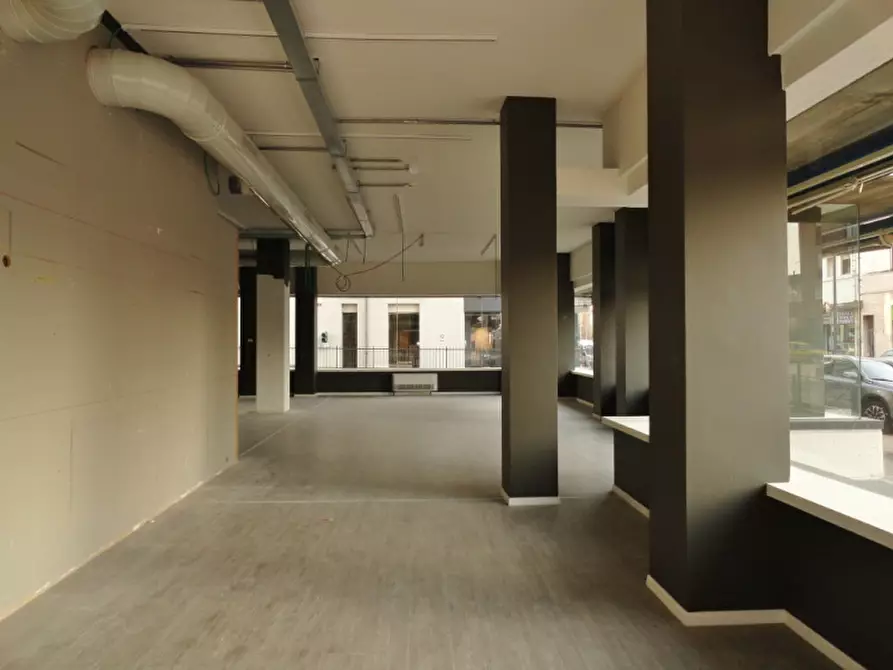 Immagine 10 di Negozio in vendita  in VIALE VERONA a Vicenza