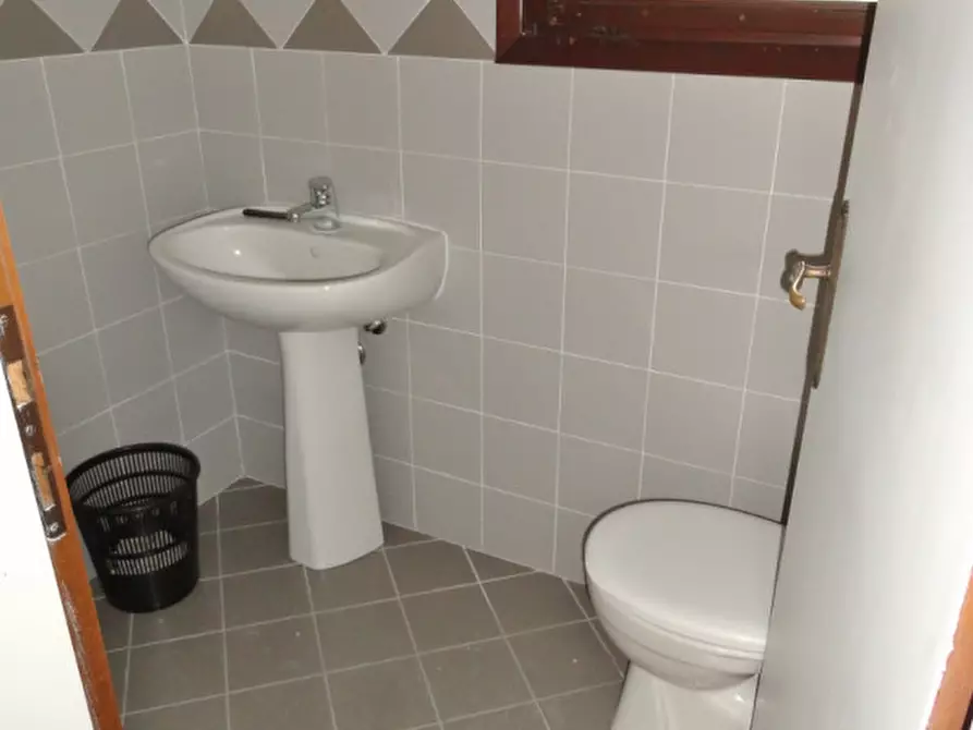 Immagine 11 di Negozio in vendita  in VIALE VERONA a Vicenza