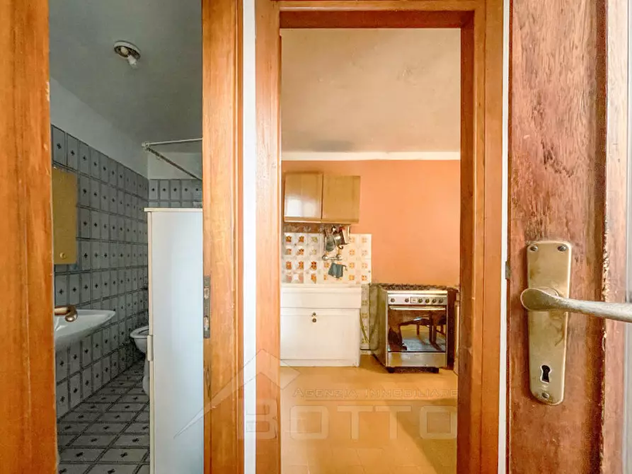 Immagine 5 di Appartamento in vendita  in Via sant Isidoro 28 a Cesara