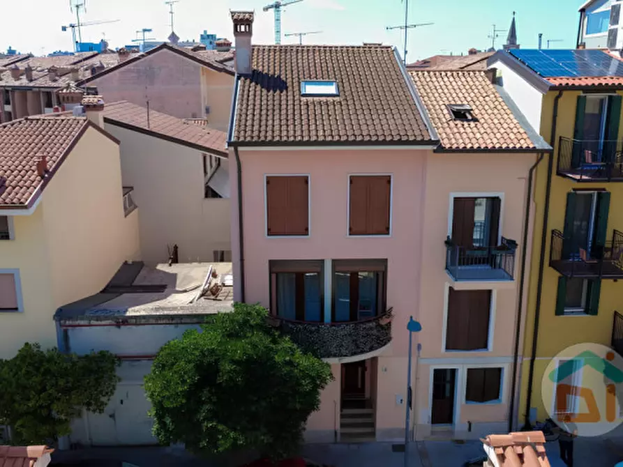 Immagine 3 di Villetta a schiera in vendita  in Via Alessandro Volta 8 a Grado