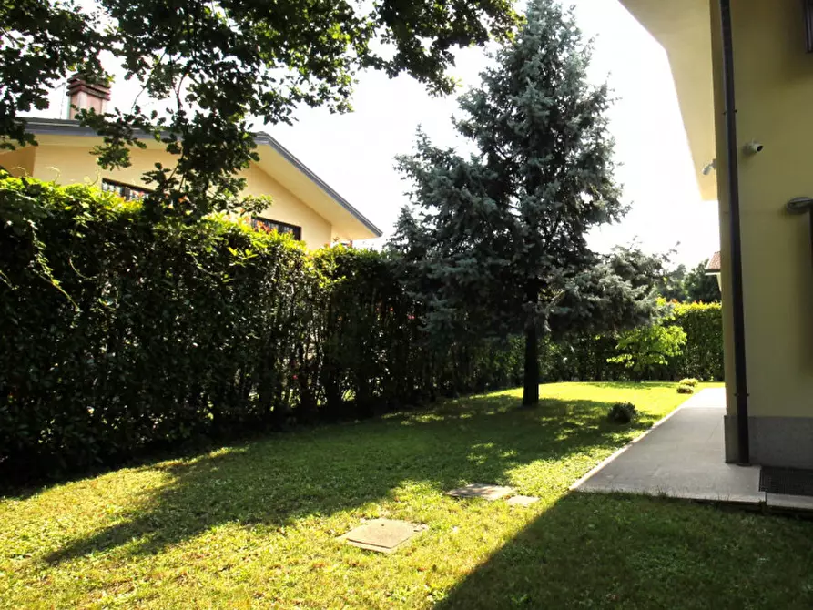 Immagine 1 di Casa bifamiliare in vendita  a Cernusco Sul Naviglio