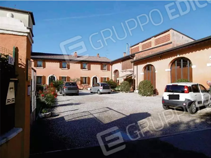 Immagine 1 di Villa in vendita  in VIA SASSE 12/A a Verona