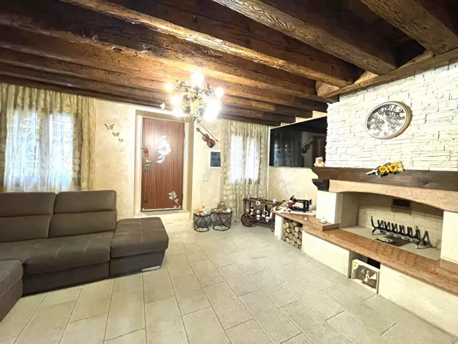 Immagine 14 di Rustico / casale in vendita  in Via Colleoni  38 a Malo