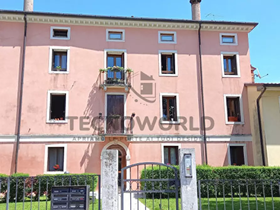 Immagine 3 di Appartamento in vendita  in Via Roma a San Vito Di Leguzzano