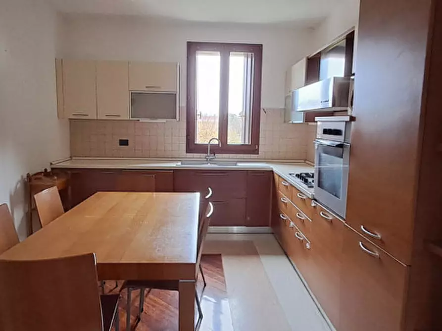 Immagine 14 di Appartamento in vendita  in Via Roma a San Vito Di Leguzzano