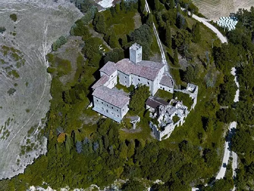 Immagine 1 di Casa indipendente in vendita  in FRAZIONE CASTELLO DI BISCINA a Gubbio