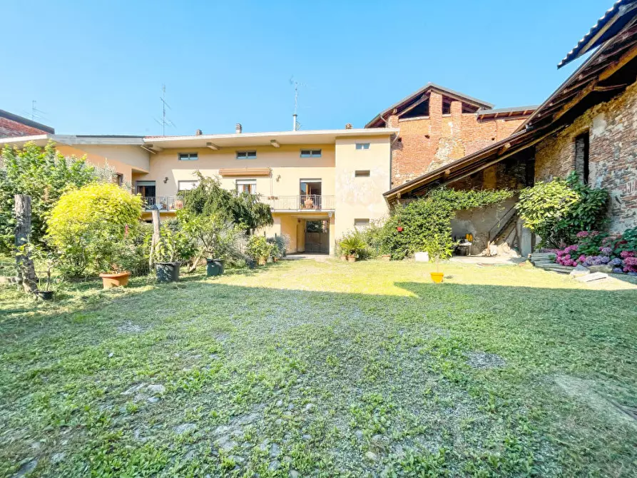 Immagine 1 di Casa bifamiliare in vendita  in via asilo 14 a Cavaglio D'agogna