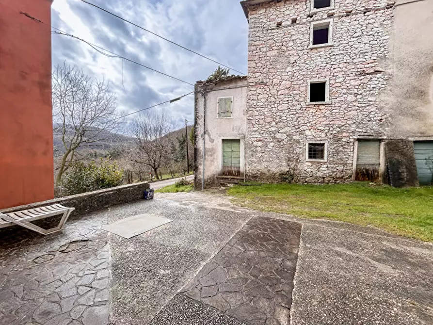 Immagine 4 di Casa indipendente in vendita  in Via Chiesa località Castello di Manune a Fumane