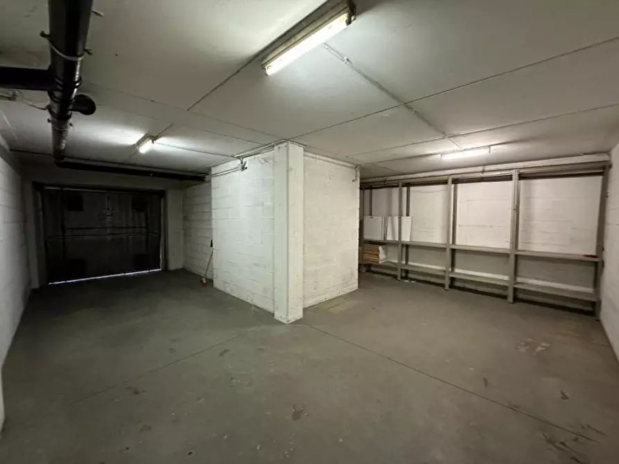 Immagine 11 di Negozio in affitto  in Via Duccio di Buoninsegna 11 a Assago