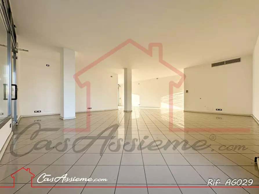 Immagine 3 di Negozio in vendita  a Tombolo