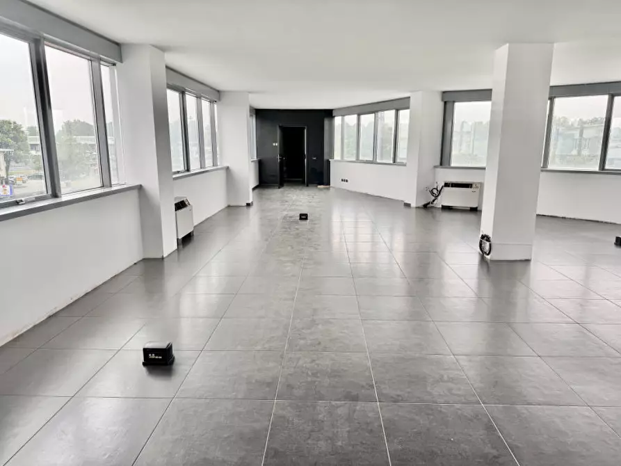 Immagine 3 di Ufficio in affitto  a Parma