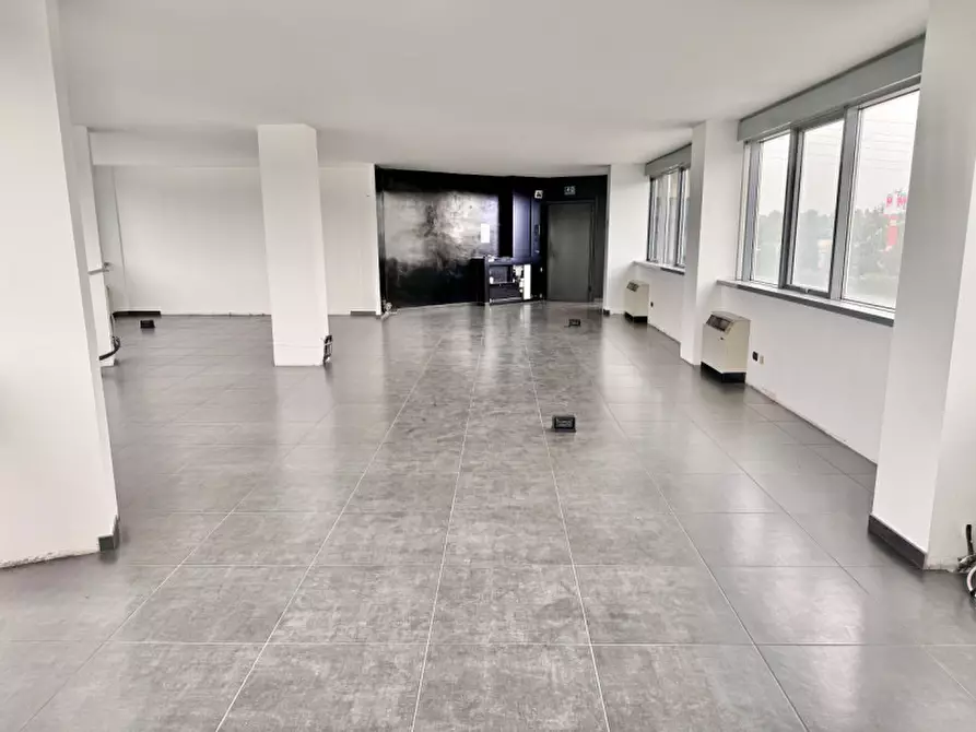 Immagine 6 di Ufficio in affitto  a Parma