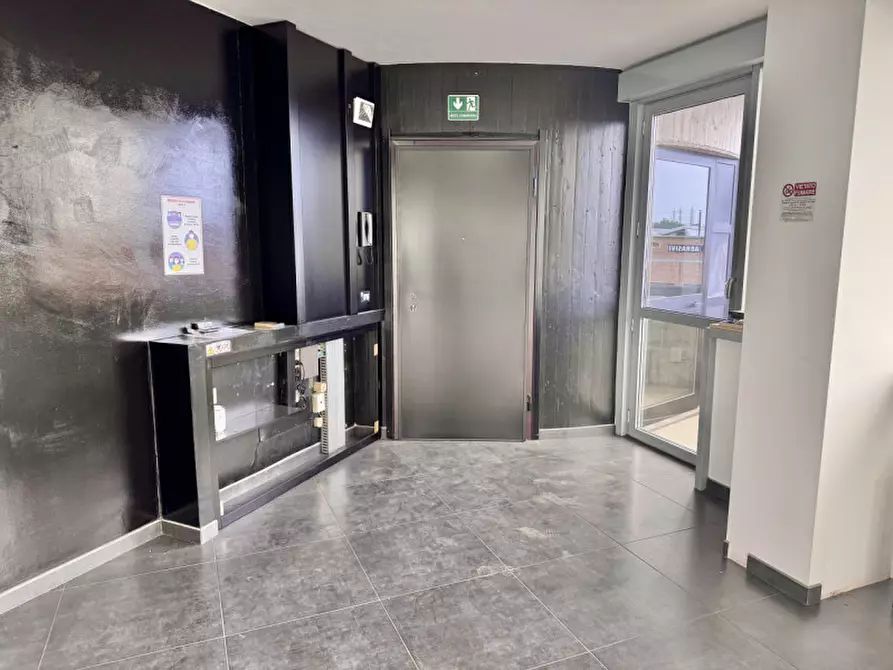 Immagine 9 di Ufficio in affitto  a Parma