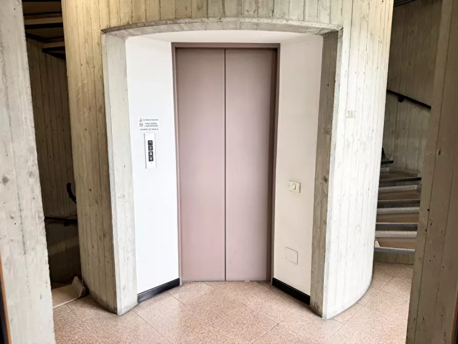 Immagine 12 di Ufficio in affitto  a Parma