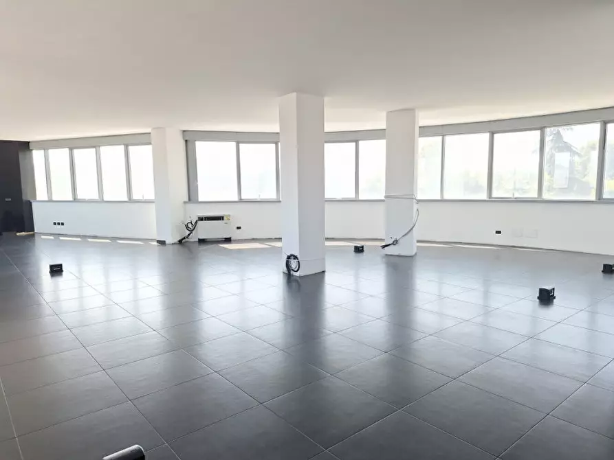 Immagine 15 di Ufficio in affitto  a Parma