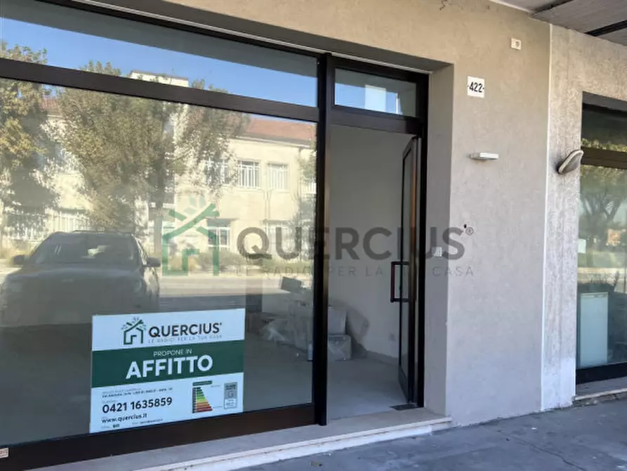 Immagine 1 di Negozio in affitto  in Via Fausta a Cavallino-Treporti