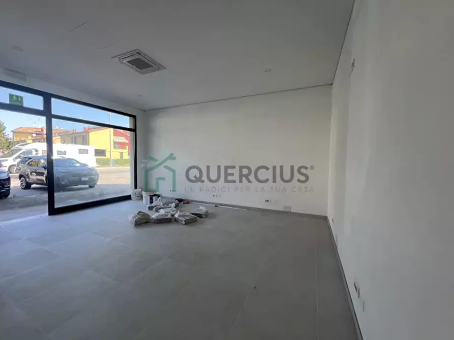 Immagine 4 di Negozio in affitto  in Via Fausta a Cavallino-Treporti