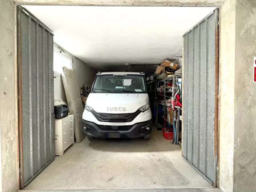 Immagine 1 di Garage in vendita  in Via Colombo a Chioggia