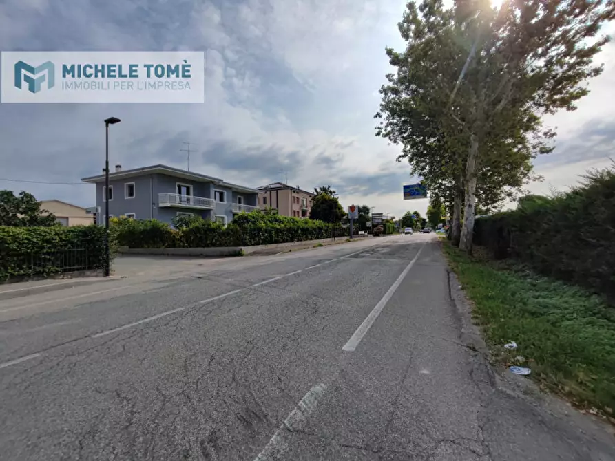 Immagine 2 di Terreno in vendita  in via venezia a Castelnuovo Del Garda