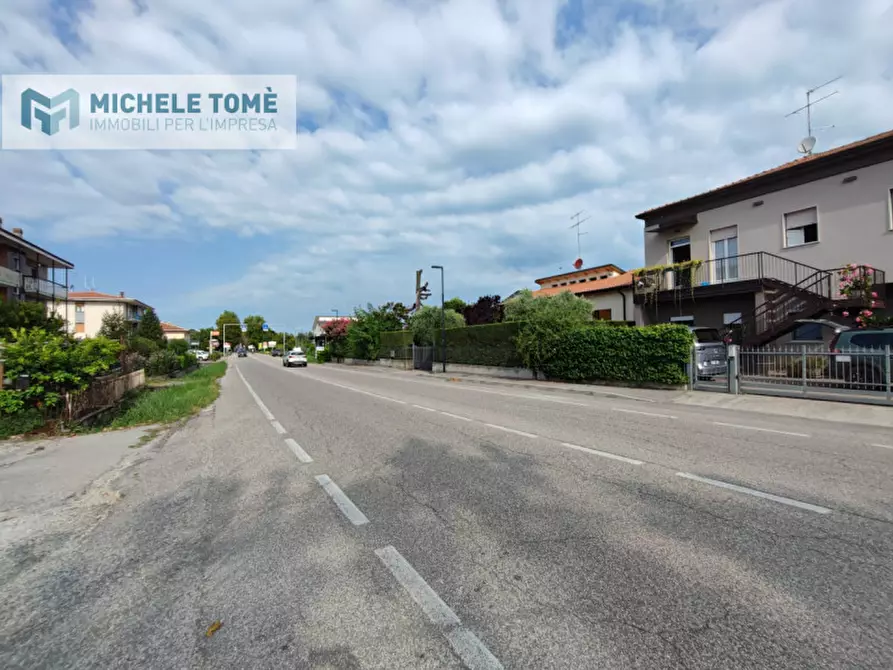 Immagine 4 di Terreno in vendita  in via venezia a Castelnuovo Del Garda