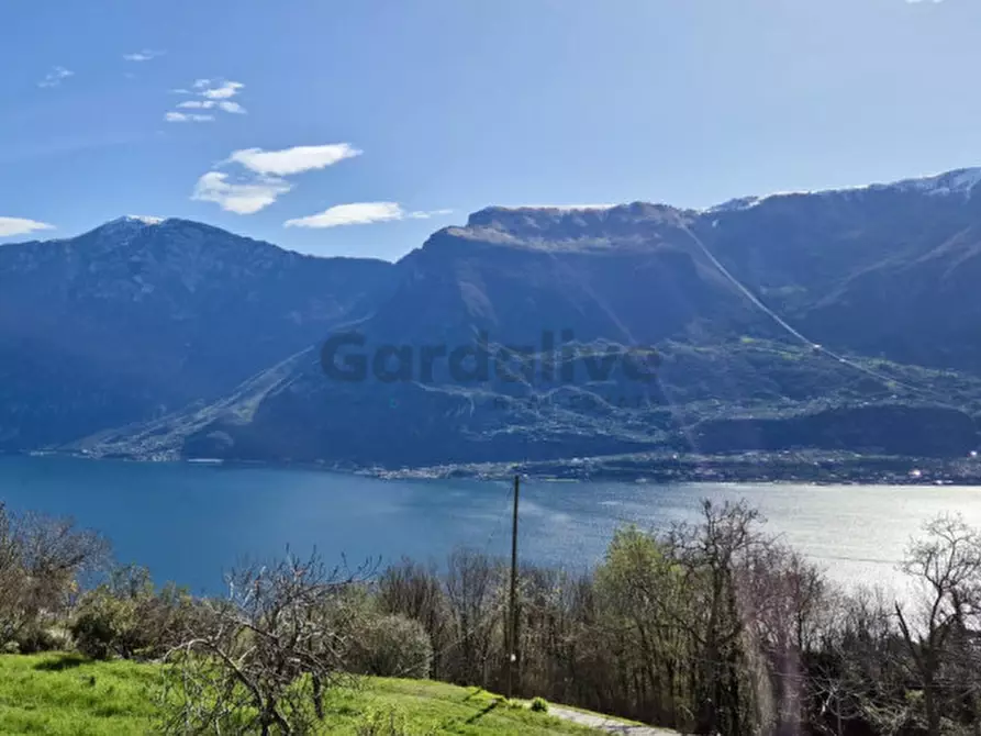 Immagine 1 di Appartamento in vendita  in Via Erta di Ustecchio 20 a Tremosine