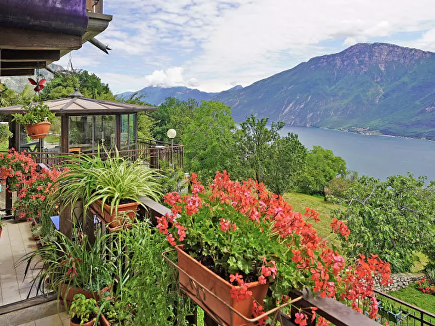 Immagine 2 di Appartamento in vendita  in Via Erta di Ustecchio 20 a Tremosine