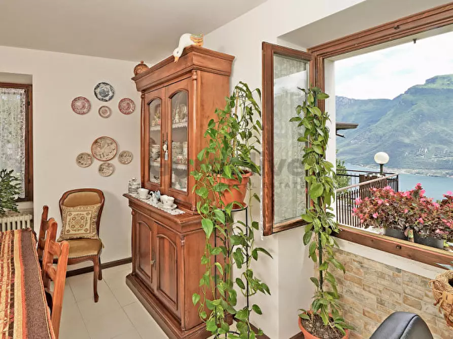 Immagine 7 di Appartamento in vendita  in Via Erta di Ustecchio 20 a Tremosine