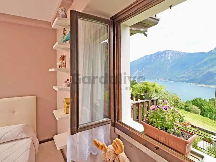 Immagine 10 di Appartamento in vendita  in Via Erta di Ustecchio 20 a Tremosine