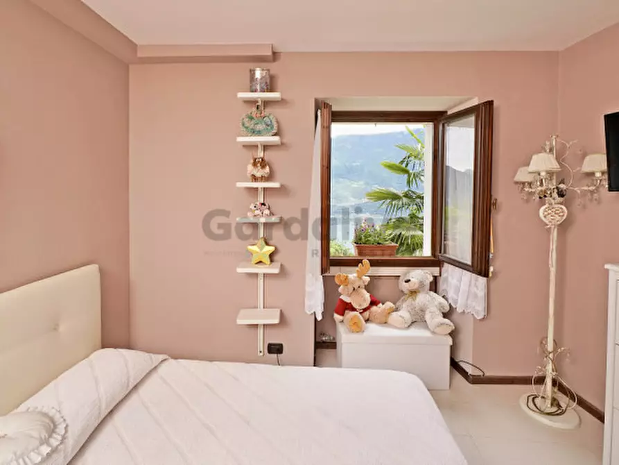 Immagine 11 di Appartamento in vendita  in Via Erta di Ustecchio 20 a Tremosine