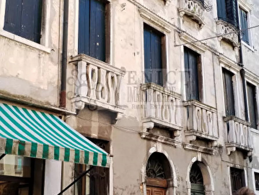 Immagine 1 di Appartamento in vendita  in campo san agostino a Venezia