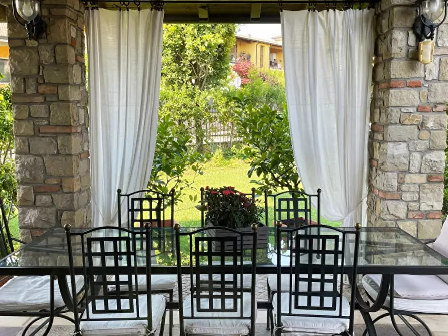 Immagine 3 di Villa in vendita  in via vicina a Desenzano Del Garda