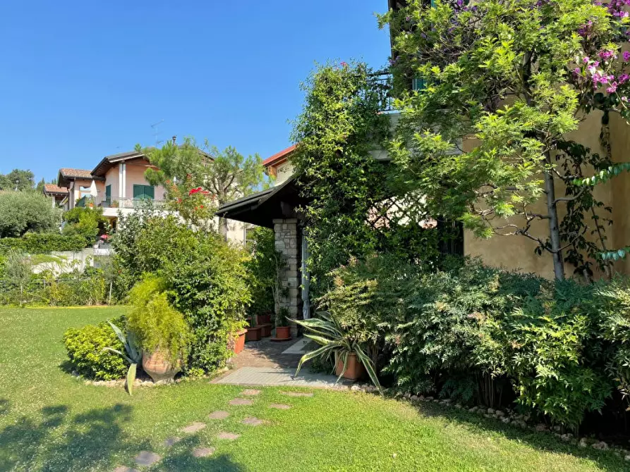 Immagine 7 di Villa in vendita  in via vicina a Desenzano Del Garda