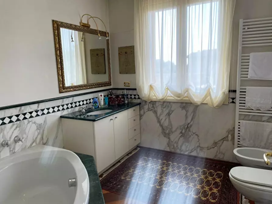 Immagine 16 di Villa in vendita  in via vicina a Desenzano Del Garda