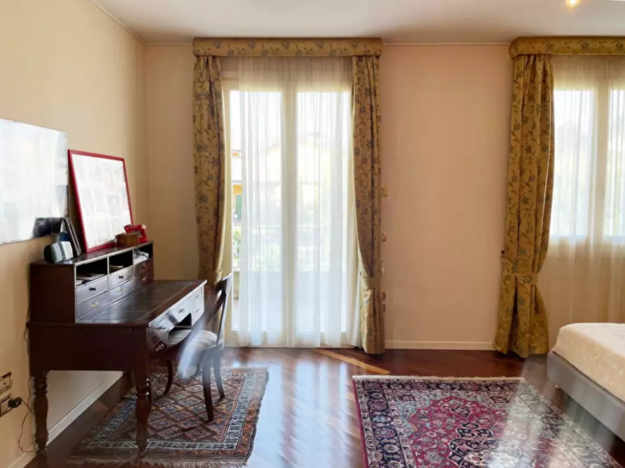 Immagine 18 di Villa in vendita  in via vicina a Desenzano Del Garda