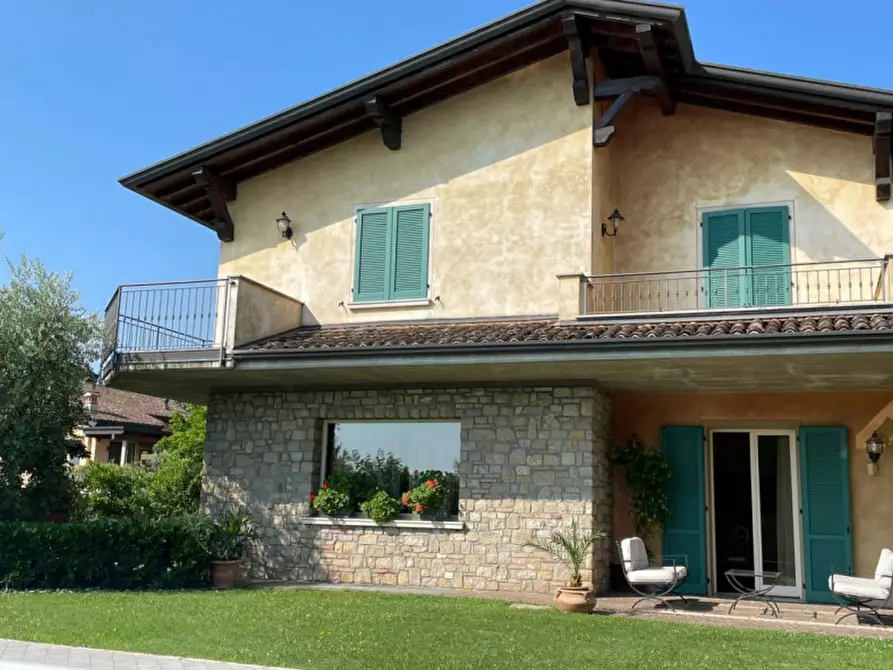 Immagine 25 di Villa in vendita  in via vicina a Desenzano Del Garda