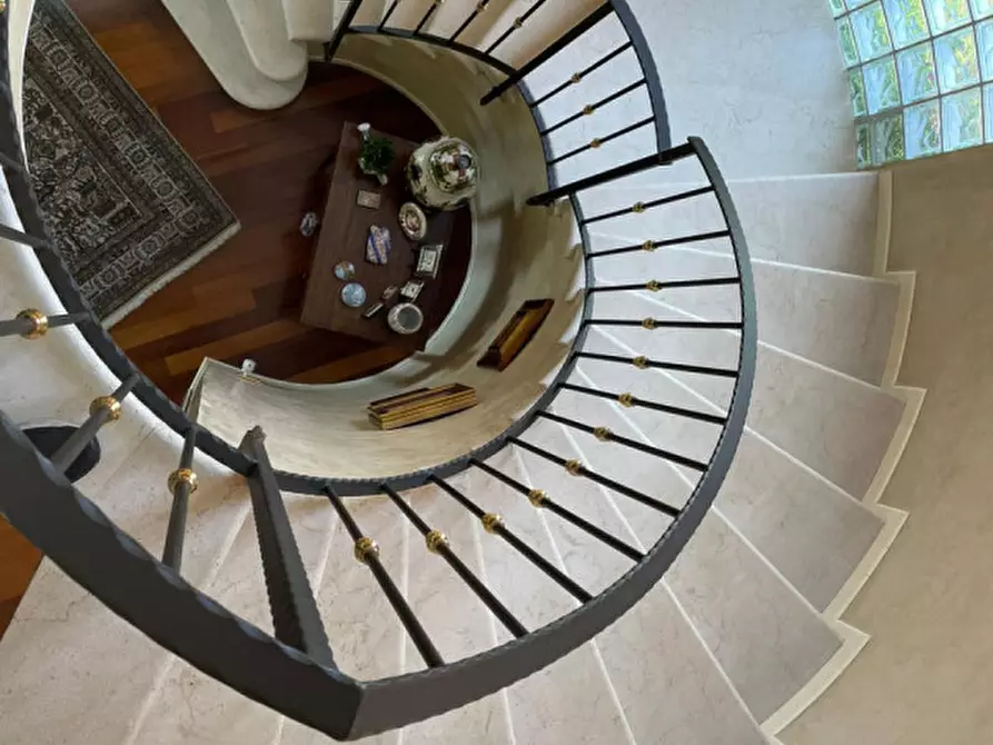 Immagine 27 di Villa in vendita  in via vicina a Desenzano Del Garda