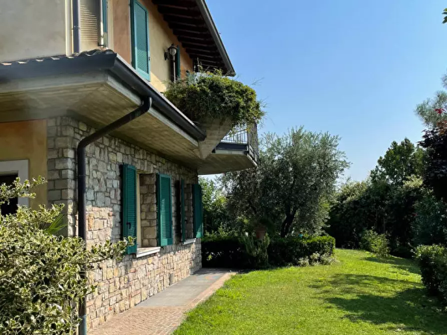 Immagine 28 di Villa in vendita  in via vicina a Desenzano Del Garda