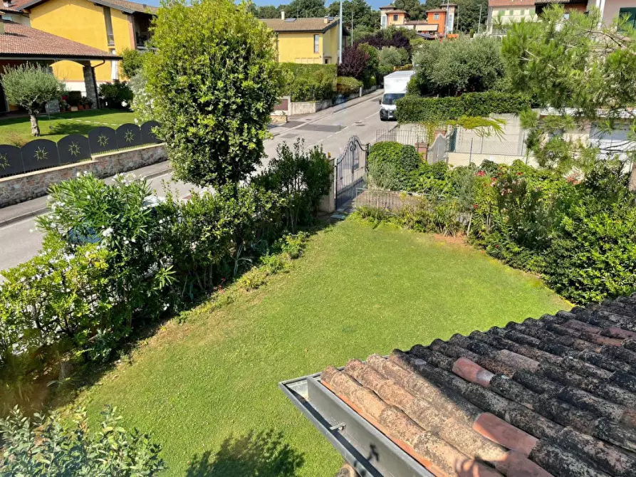 Immagine 29 di Villa in vendita  in via vicina a Desenzano Del Garda