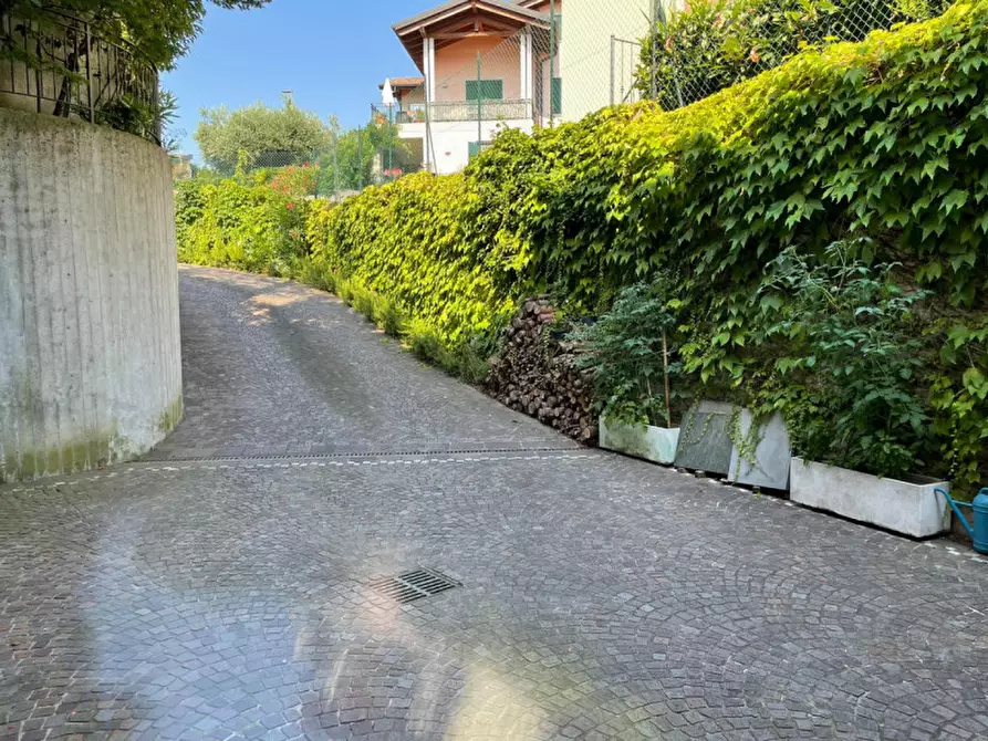 Immagine 33 di Villa in vendita  in via vicina a Desenzano Del Garda