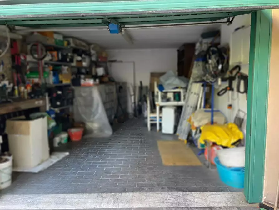 Immagine 34 di Villa in vendita  in via vicina a Desenzano Del Garda