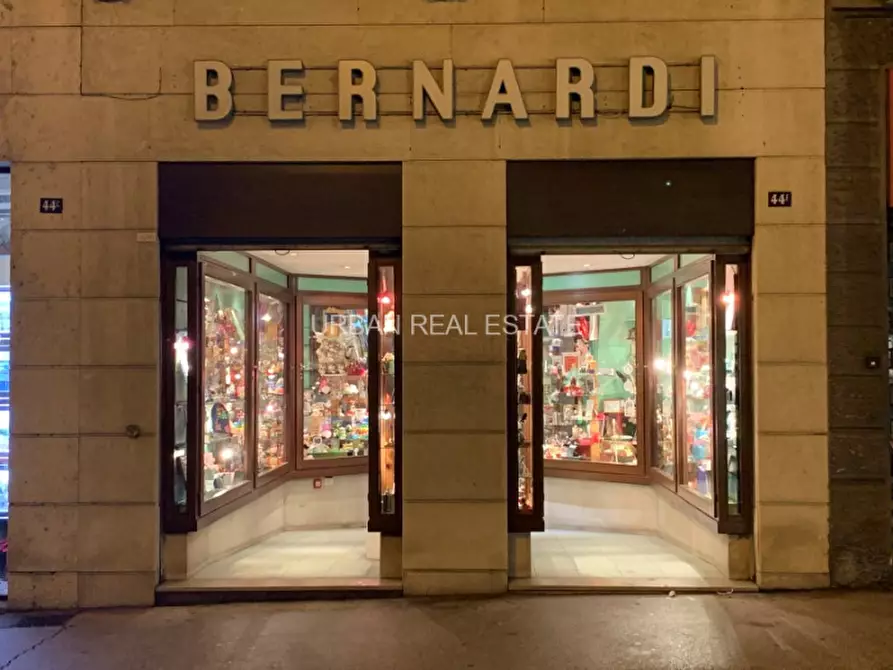 Immagine 10 di Negozio in affitto  in Via Mazzini 44/E a Trieste