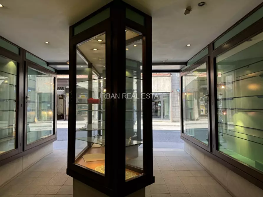 Immagine 12 di Negozio in affitto  in Via Mazzini 44/E a Trieste