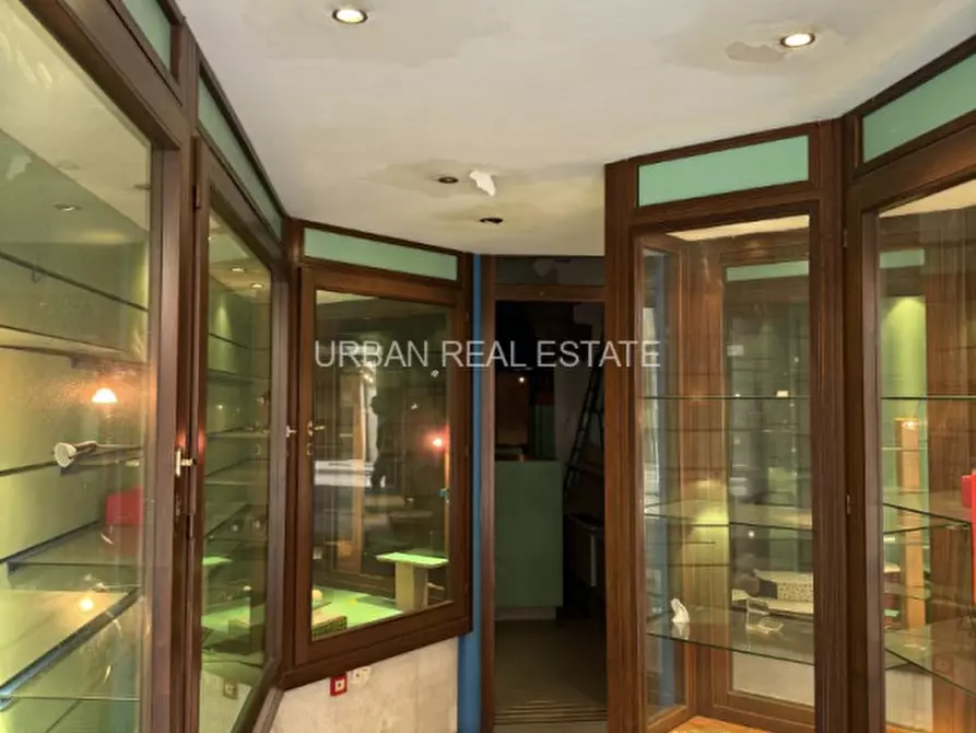 Immagine 15 di Negozio in affitto  in Via Mazzini 44/E a Trieste