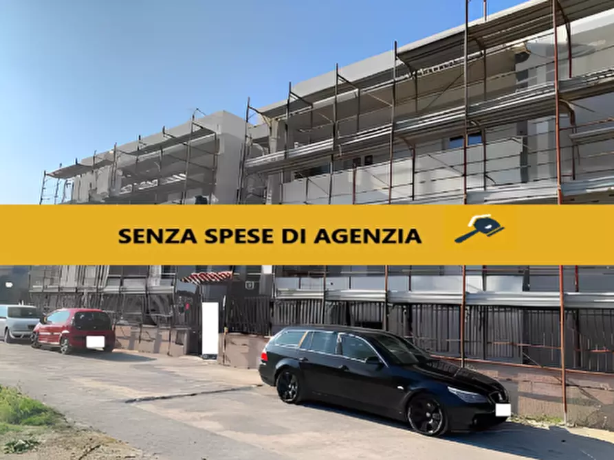 Immagine 1 di Attività commerciale in vendita  in Via Alessandria, n.31/b a Castel Volturno
