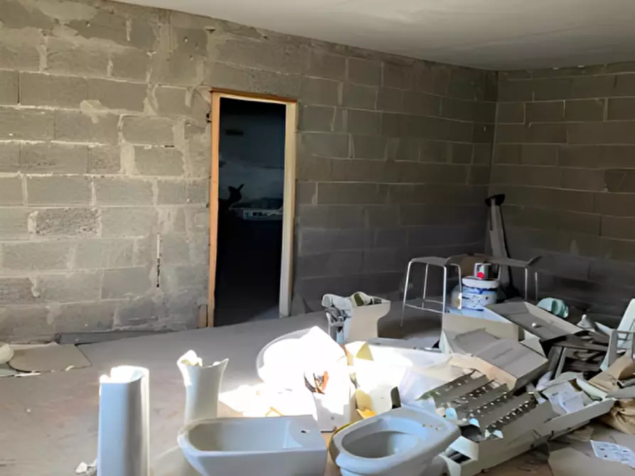 Immagine 3 di Attività commerciale in vendita  in Via Alessandria, n.31/b a Castel Volturno