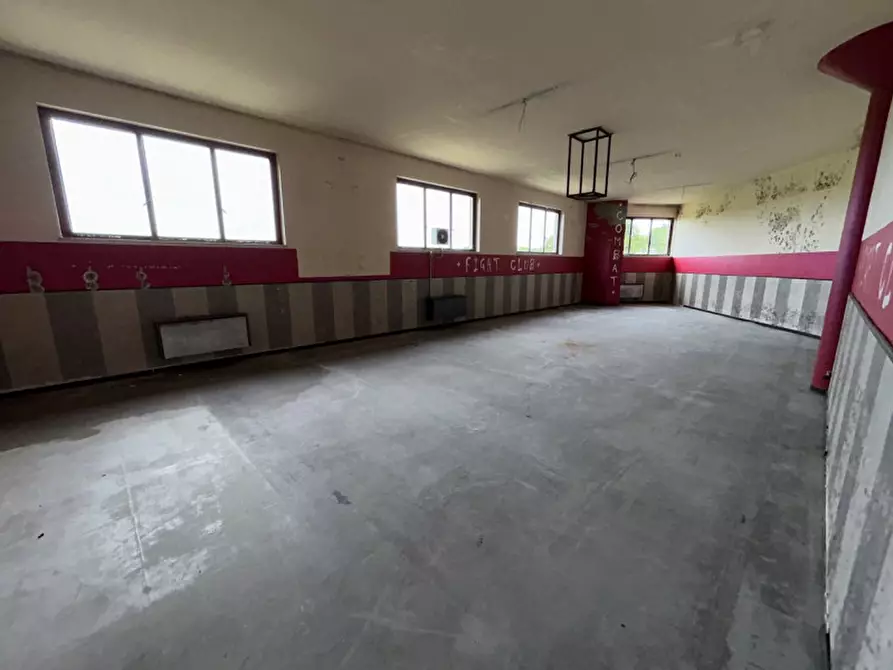 Immagine 17 di Palazzo in vendita  a Chiari