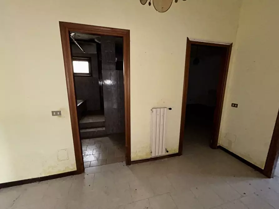 Immagine 42 di Palazzo in vendita  a Chiari